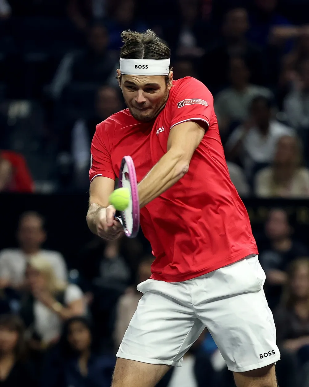 Taylor Fritz thi đấu đầy bản lĩnh ở sân đấu trong nhà. Ảnh: ATP taylor-fritz-gay-soc-1.jpg