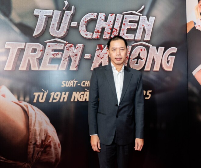 Thái Hòa lần đầu đóng phim cùng con trai ruột 21 tuổi: "Tôi và con không tâm sự nhiều, nhưng lúc cần thì có" 1 Thái Hòa đảm nhận vai “ông trùm” không tặc trên phim Tử Chiến Trên Không.