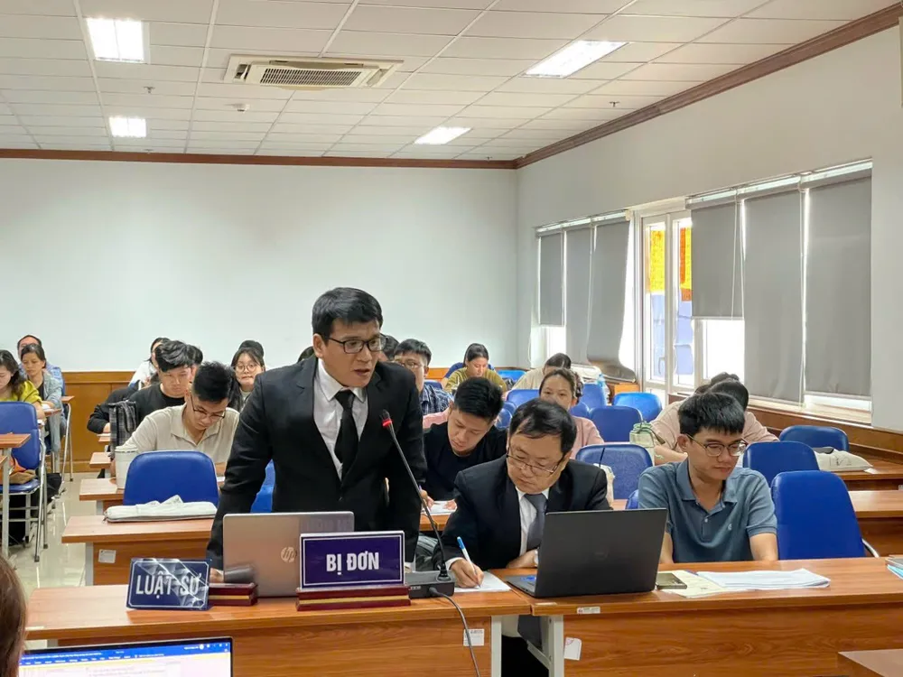 Anh Thái Sơn Linh trong tiết học diễn án tại lớp đào tạo luật sư. Ảnh: NVCC Thái Sơn Linh.jpeg