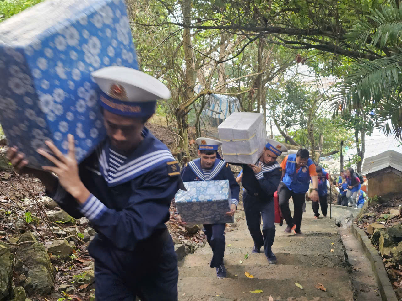 NGHĨA TÌNH TP HCM, VÌ BIỂN ĐẢO THÂN YÊU(*): Thầy giáo NGHĨA TÌNH TP HCM, VÌ BIỂN ĐẢO THÂN YÊU(*): Thầy giáo
