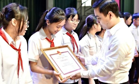 Học sinh, Khen thưởng, khen thưởng học sinh giỏi