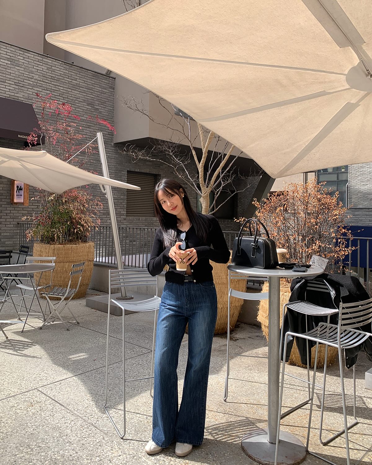 Theo duoi phong cach toi gian chi em khong can