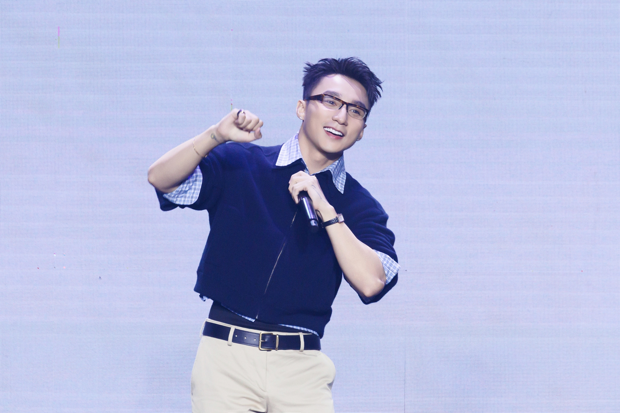 Thì ra Sơn Tùng ngoài đời thật thế này - Ảnh 1.