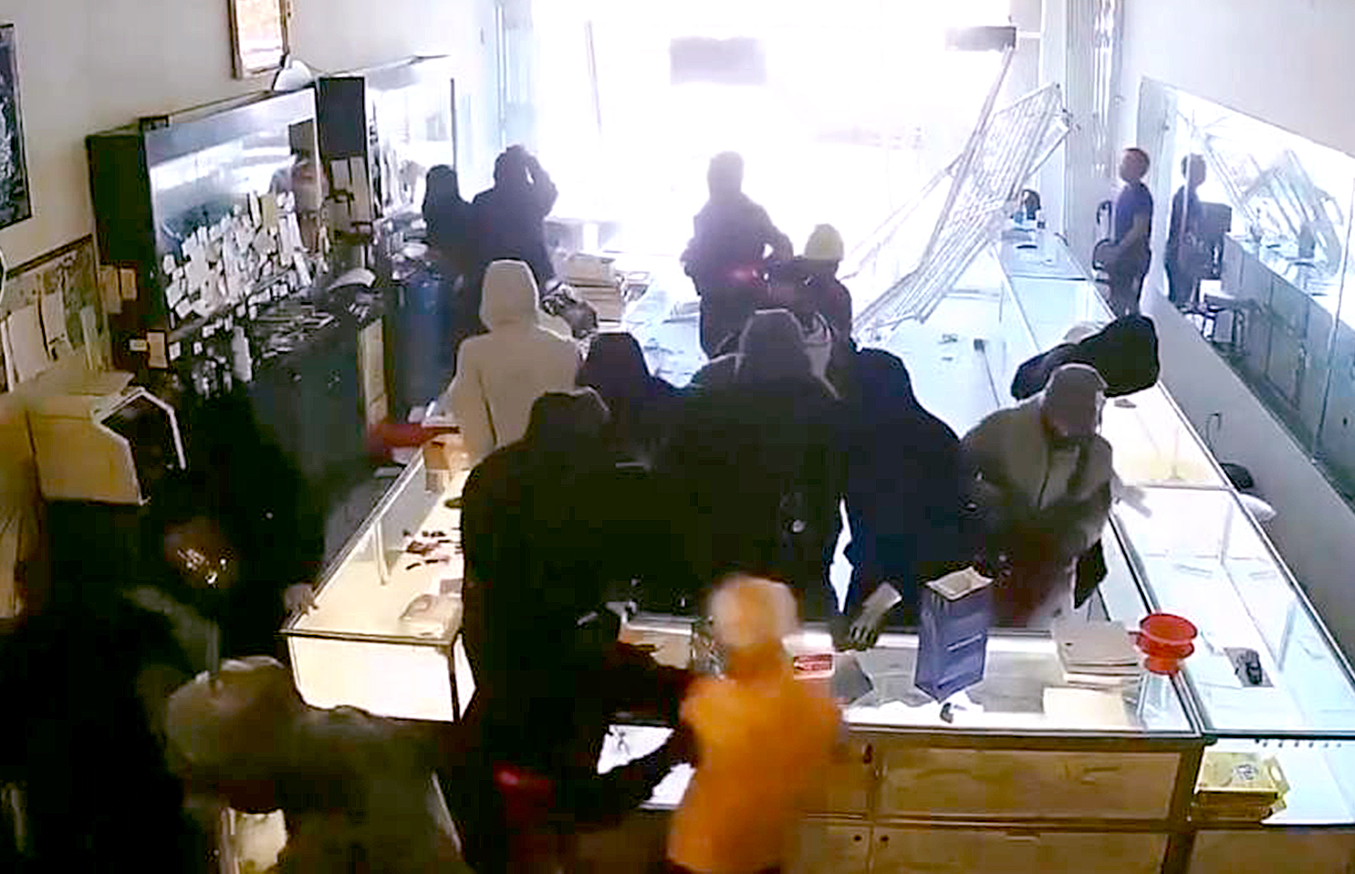 Thị trưởng San Jose 'sôi máu' vì vụ cướp táo tợn tiệm vàng người Việt 1 Thị trưởng San Jose 'sôi máu' vì vụ cướp táo tợn tiệm vàng người Việt - Ảnh 1.