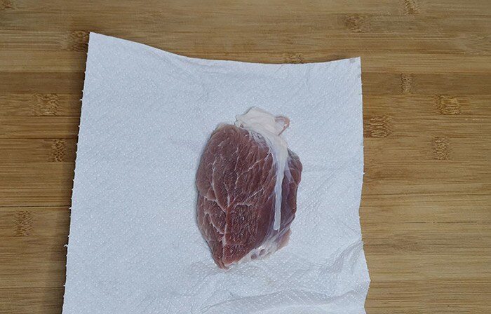 Thịt mua về đừng cho ngay vào tủ lạnh, bôi thêm thứ này lên, thịt để được lâu, lúc nào cũng tươi như mới 3 Thịt mua về đừng cho ngay vào tủ lạnh, bôi thêm thứ này lên, thịt để được lâu, lúc nào cũng tươi như mới - 3