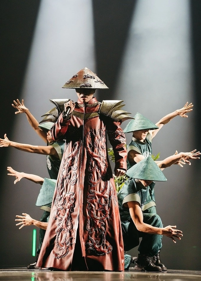 Thời trang Việt viết nên bản sắc cùng Đức Phúc ở Intervision 2025- Ảnh 2.