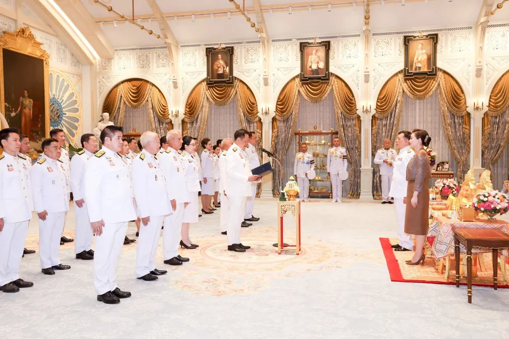 Nội các Thủ tướng Thái Lan Anutin Charvirakul tuyên thệ nhậm chức ngày 24-9. Ảnh: Khaosod English Nội các thủ tướng Thái Lan.jpg