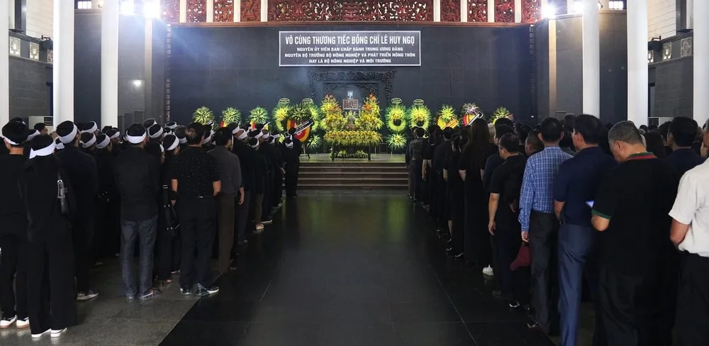 Lễ tang Nguyên Bộ trưởng Lê Huy Ngọ. Ảnh: Trung Hiếu. bộ trưởng lê huy ngọ.jpg