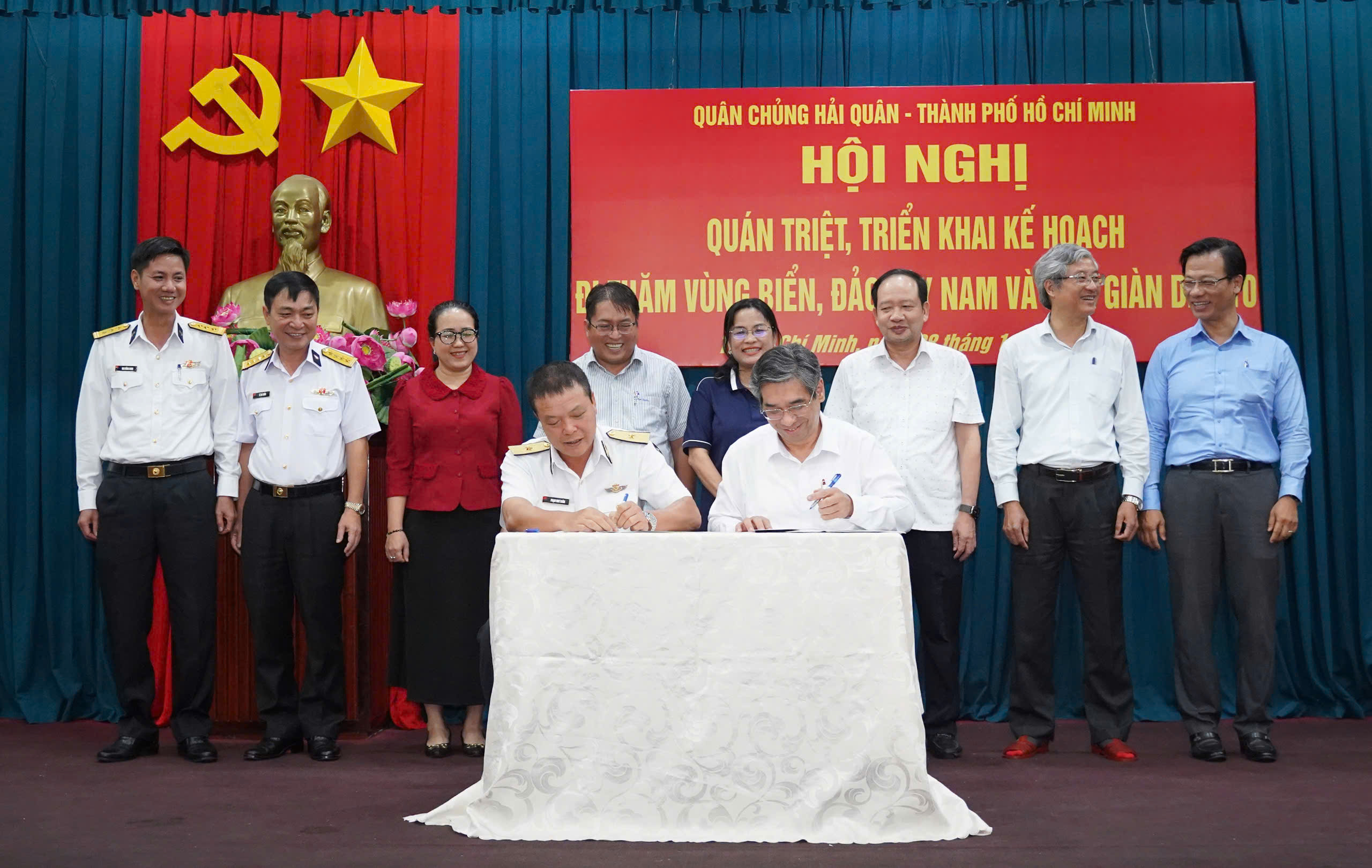 Tiếp thêm sức mạnh cho quân - dân vùng biển đảo Tây Nam- Ảnh 1. Tiếp thêm sức mạnh cho quân - dân vùng biển đảo Tây Nam- Ảnh 1.