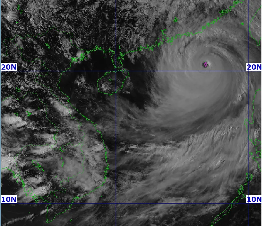 Theo dự báo, khoảng 36 tiếng nữa, siêu bão Ragasa sẽ vào đến Lôi Châu (Trung Quốc), bắt đầu ảnh hưởng đến Vịnh Bắc Bộ. Theo dự báo, khoảng 36 tiếng nữa, siêu bão Ragasa sẽ vào đến Lôi Châu (Trung Quốc), bắt đầu ảnh hưởng đến Vịnh Bắc Bộ.