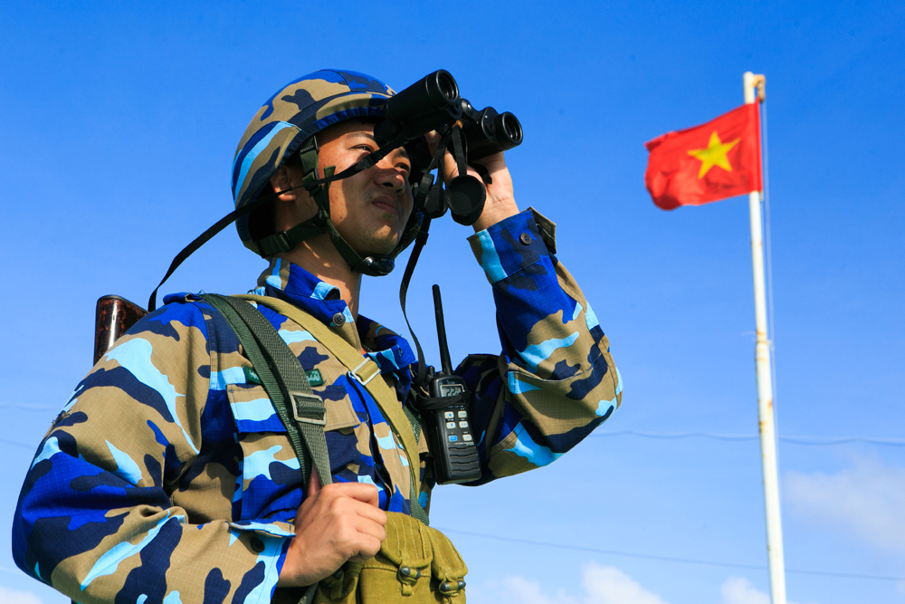 CUỘC THI VIẾT “CHỦ QUYỀN QUỐC GIA BẤT KHẢ XÂM PHẠM”: Tình biển và người lính - Ảnh 1. CUỘC THI VIẾT “CHỦ QUYỀN QUỐC GIA BẤT KHẢ XÂM PHẠM”: Tình biển và người lính - Ảnh 1.