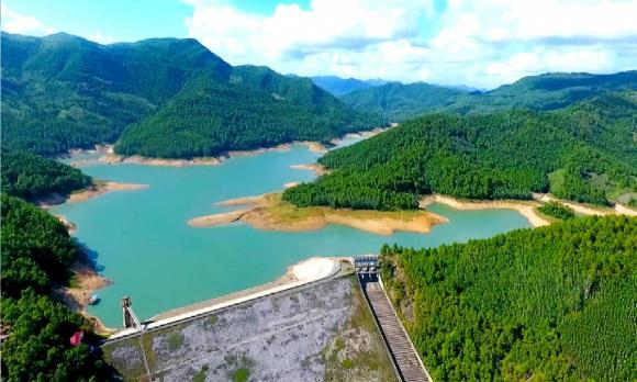 Hồ nước ngọt nhân tạo, Hồ yên lập, quảng ninh