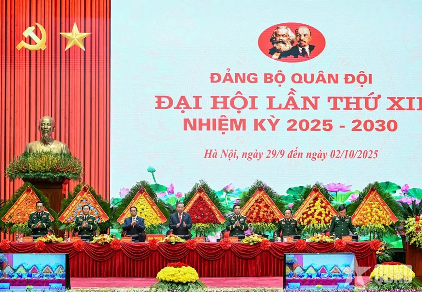 Đoàn Chủ tịch Đại hội. Ảnh: QĐND tong-bi-thu-du-chi-dao-dai-hoi-dai-bieu-dang-bo-quan-doi-lan-thu-xii--4.jpg