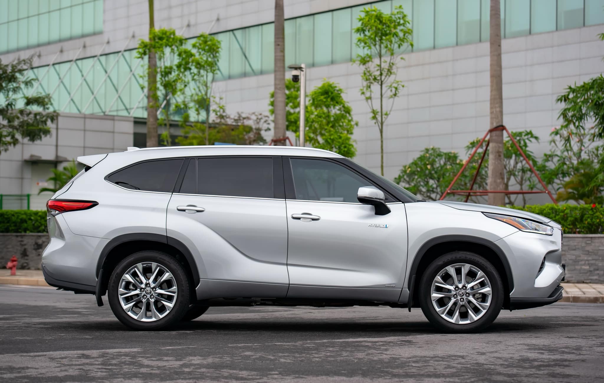 Xe nhập Mỹ Toyota Highlander dùng 4 năm, bán lại đắt hơn xe sang Đức - Ảnh 1. Xe nhập Mỹ Toyota Highlander dùng 4 năm, bán lại đắt hơn xe sang Đức - Ảnh 1.