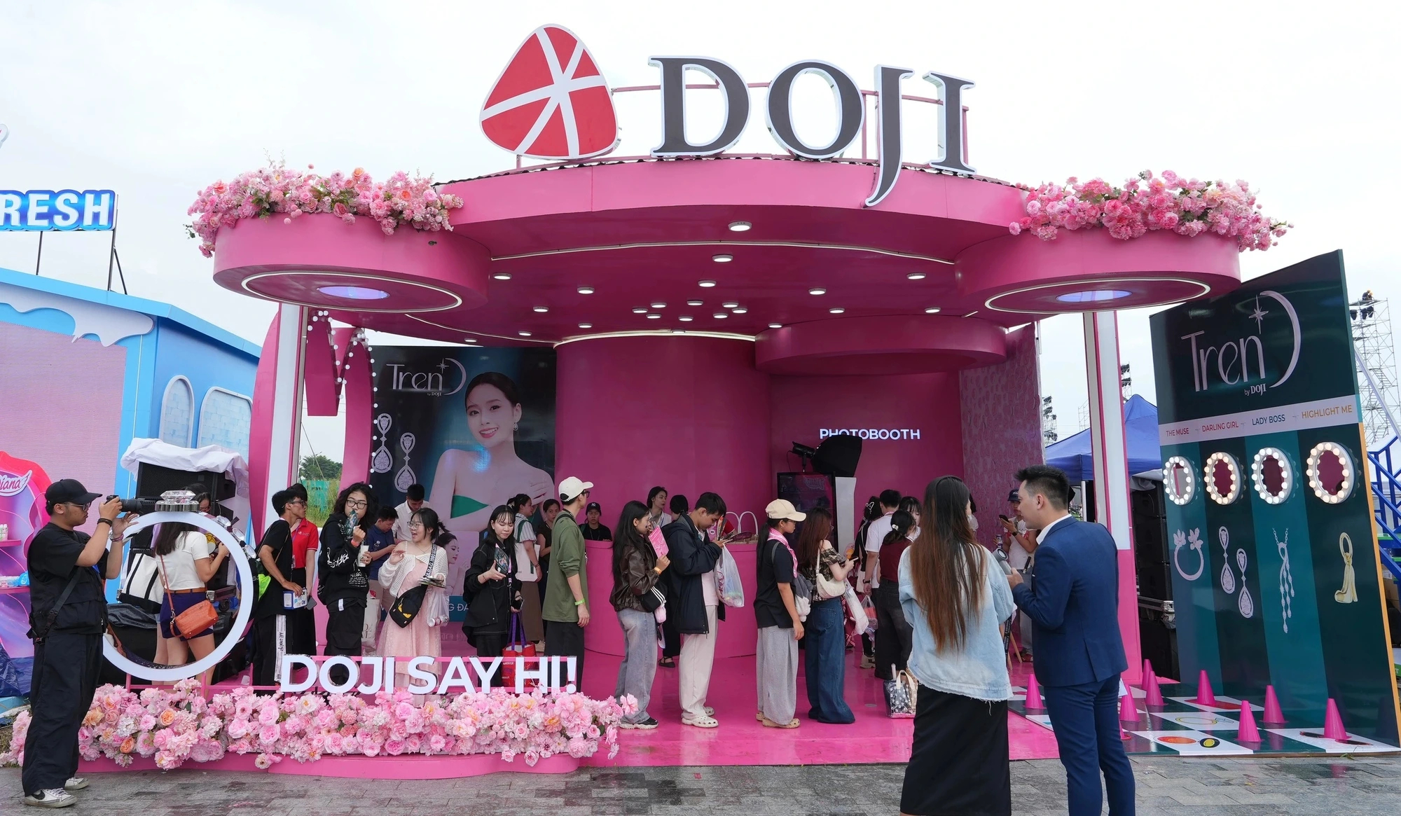 Nhiều trải nghiệm độc đáo từ DOJI tại concert Em xinh say hi hấp dẫn khán giả - Ảnh 1.