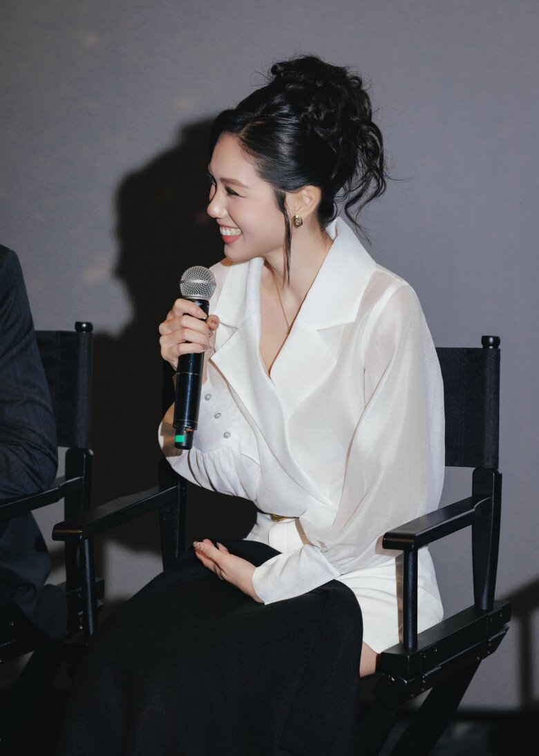 Trâm Anh - chiêu đãi viên xinh đẹp của Tử Chiến Trên Không: Có bố là công an, bị đạo diễn mắng đến khóc khi quay 4 Trong hành trình nghệ thuật của mình, Trâm Anh muốn đi chậm mà chắc.