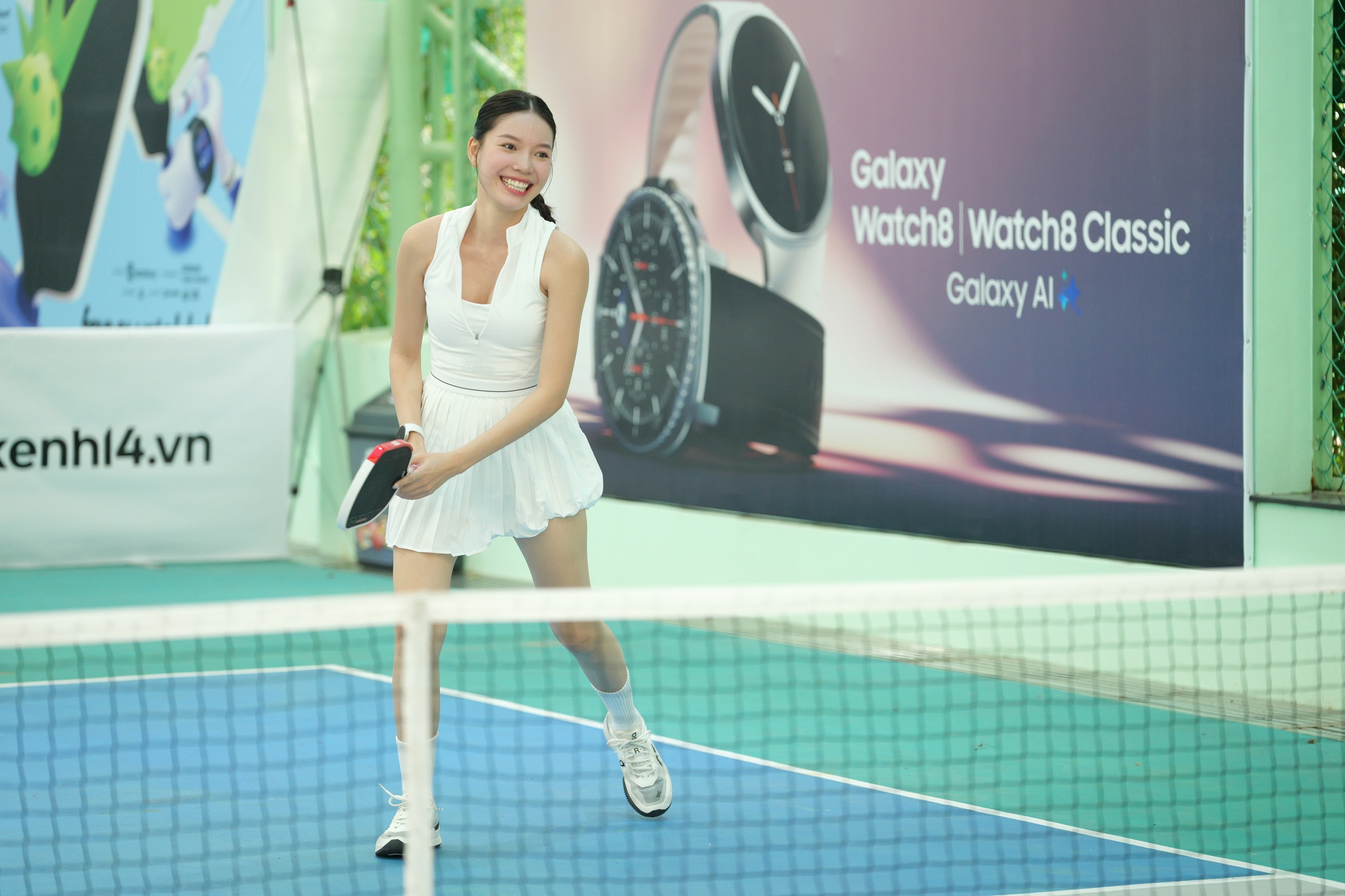 Xả loạt ảnh nét nèn nẹt của gái đẹp miền Tây “đại náo” sân pickleball: Giờ ai cũng cỡ này rồi hả? - Ảnh 1.