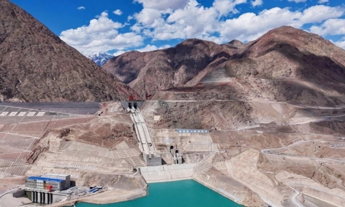 Siêu đập Dashixia ở Tân Cương cao 247 m. Ảnh: CCTV