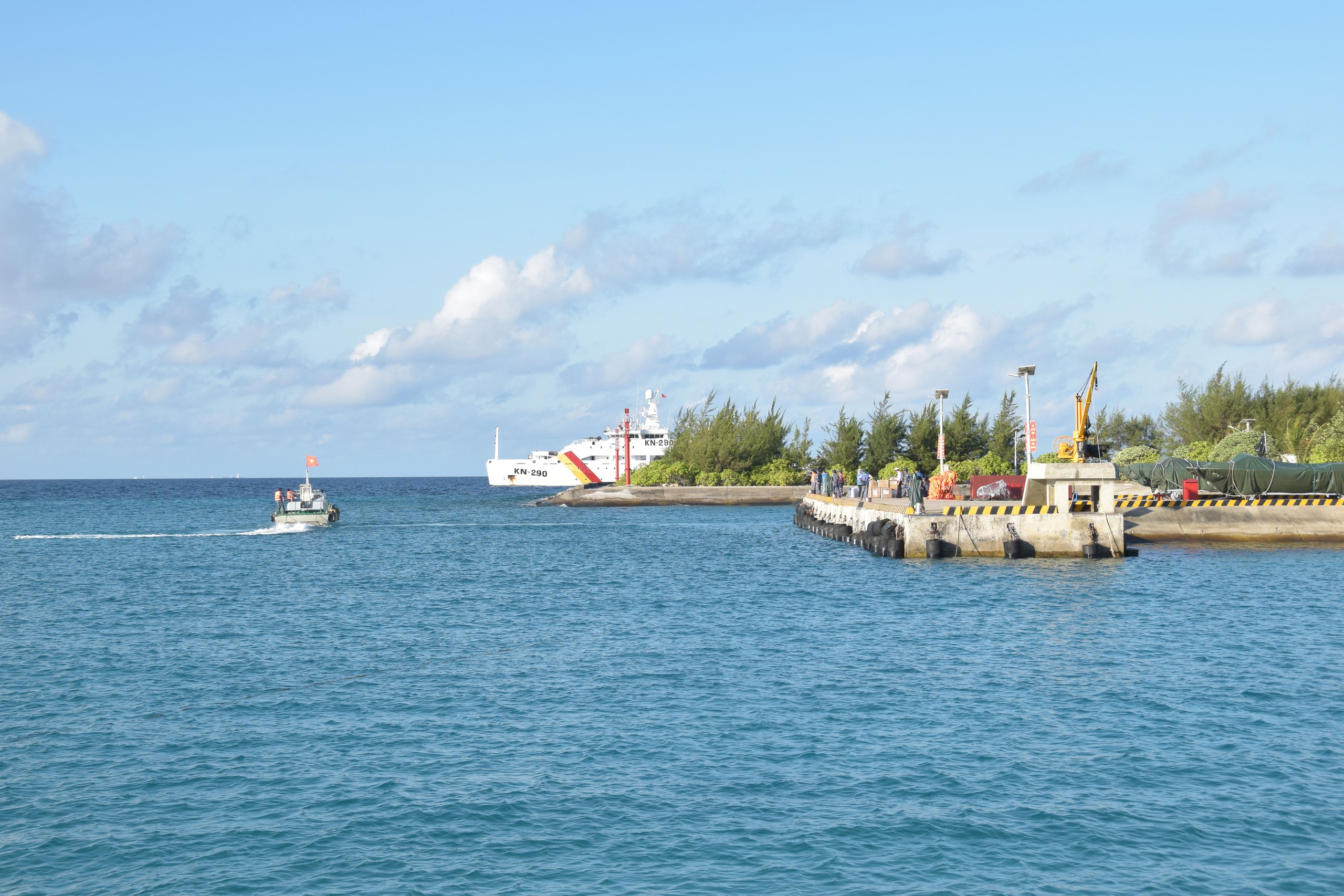 Đảo Sinh Tồn trên vùng biển Trường Sa của Việt Nam Ảnh: BÙI PHAN THẢO Đảo Sinh Tồn trên vùng biển Trường Sa của Việt Nam Ảnh: BÙI PHAN THẢO