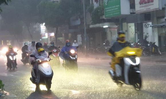 Xe máy không bật đèn khi trời mưa, nghị định 168