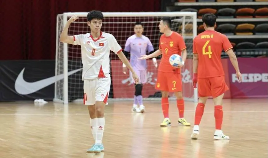 Tuyen- Viet- Nam- Le- 1.jpg