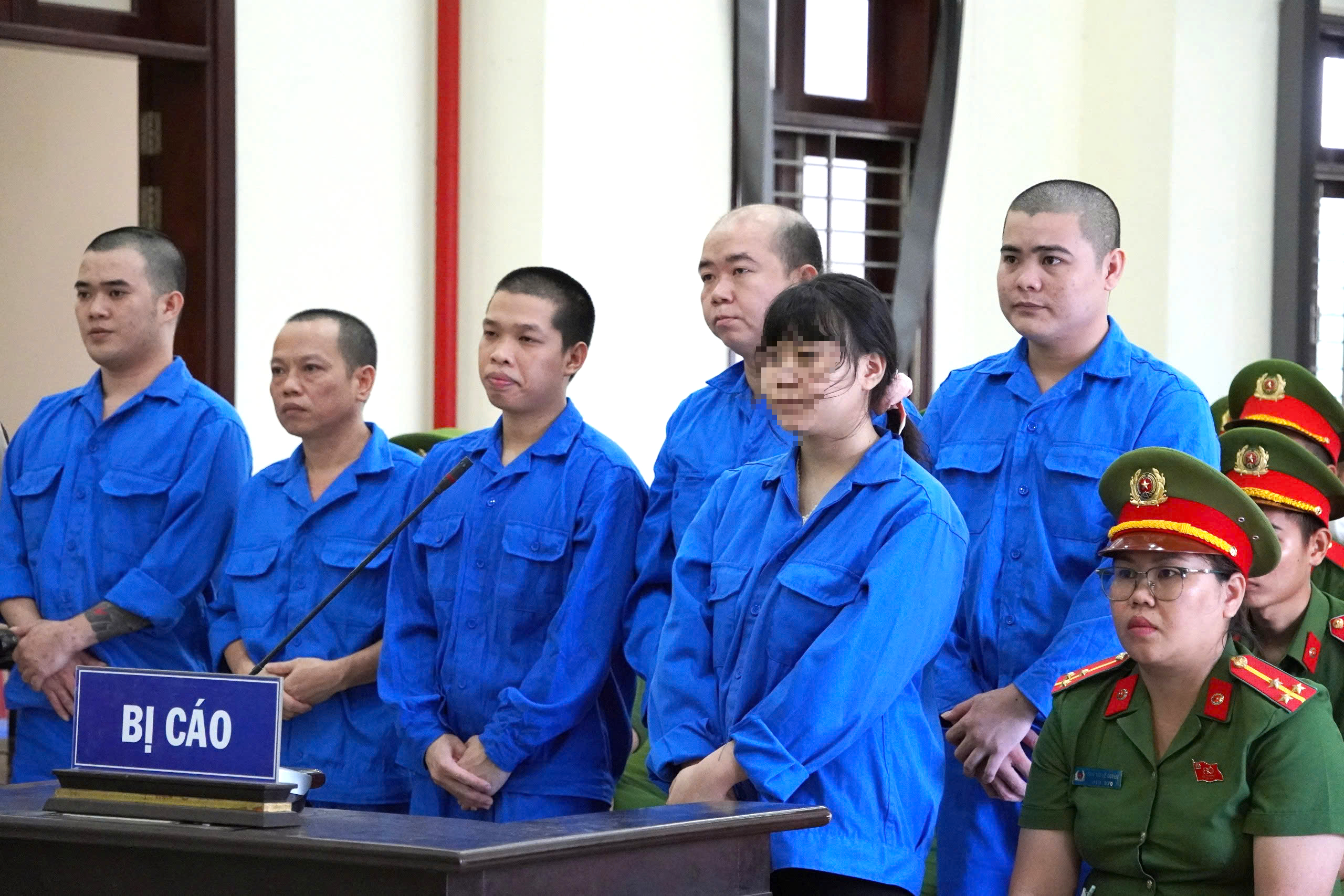 Tuyên án thiếu nữ và băng nhóm mua bán người dưới 16 tuổi buộc làm massage 1 Tuyên án thiếu nữ và băng nhóm mua bán người dưới 16 tuổi buộc làm massage - Ảnh 1.