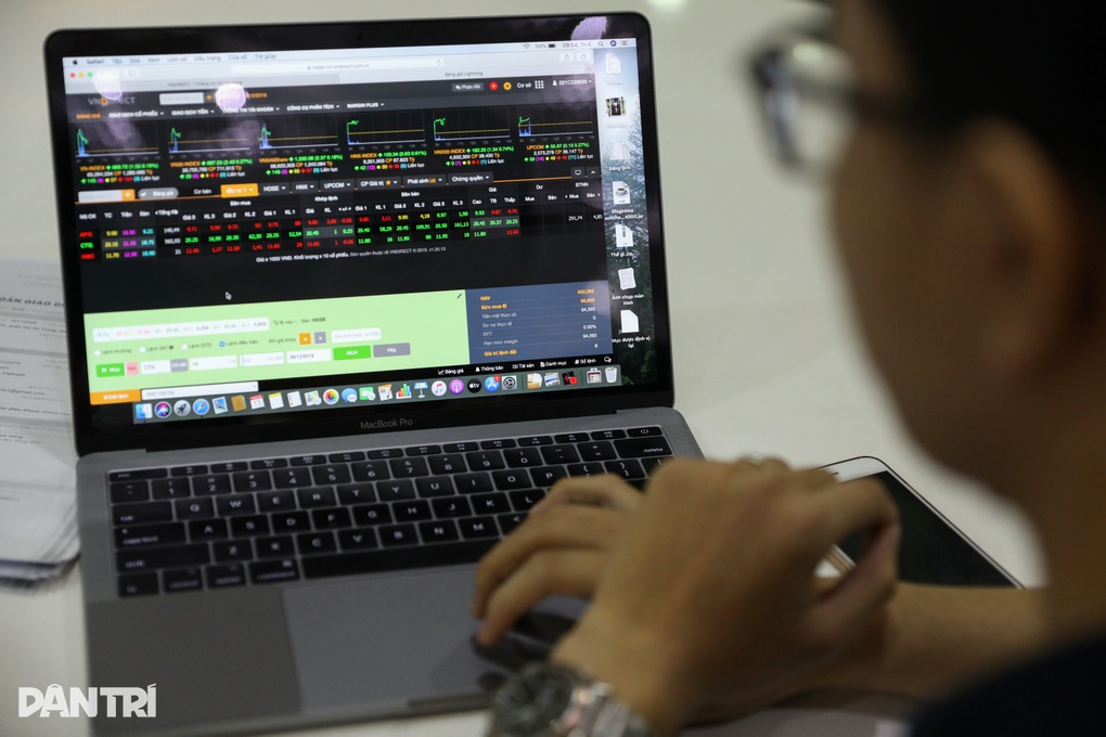 VN-Index tiến sát 1.700 điểm, thị trường chứng khoán đứng trước cơ hội lớn - 1