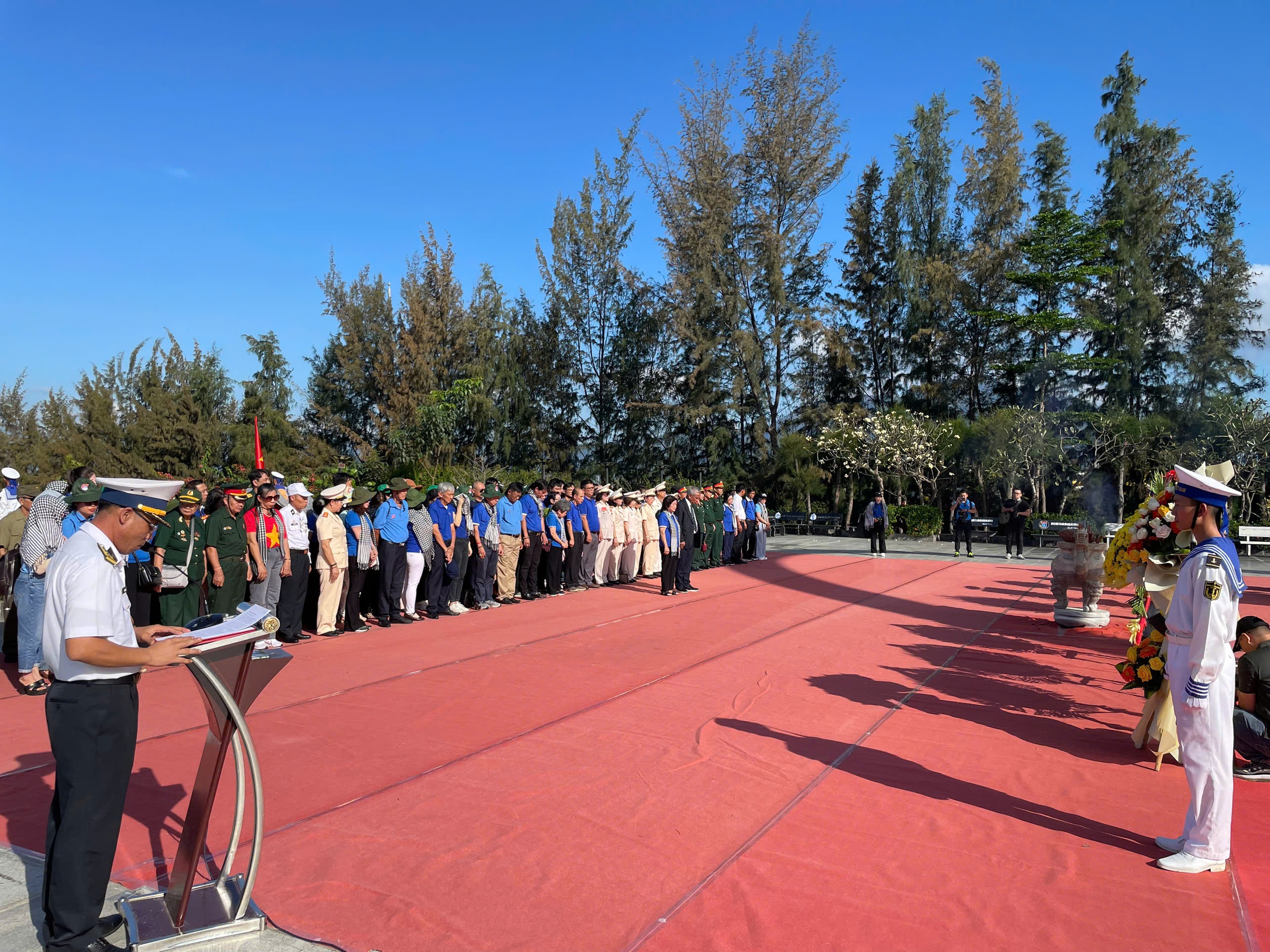 Vạn tấm lòng tưởng nhớ chiến sĩ Gạc Ma- Ảnh 1. Vạn tấm lòng tưởng nhớ chiến sĩ Gạc Ma- Ảnh 1.