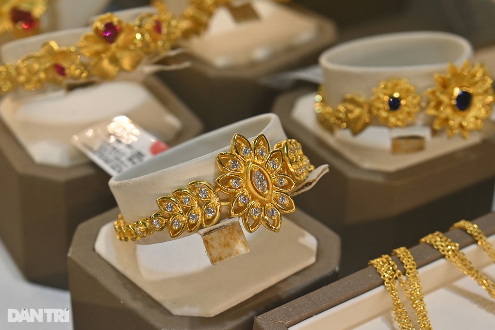 Vàng tăng 10 triệu/lượng trong hai tuần qua, dự báo tăng mạnh tuần tới - 1