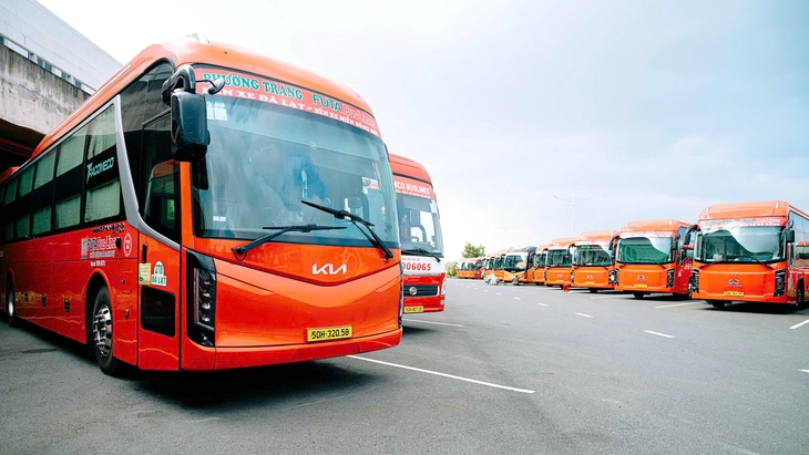 Vì sao kiến nghị nâng tuổi tối đa của tài xế xe khách? - Ảnh 1.