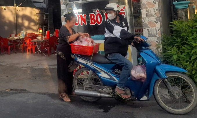 Kiều Thiện Tâm chọn công việc kinh doanh dù gia đình có một ha đất nông nghiệp. Ảnh: NVCC