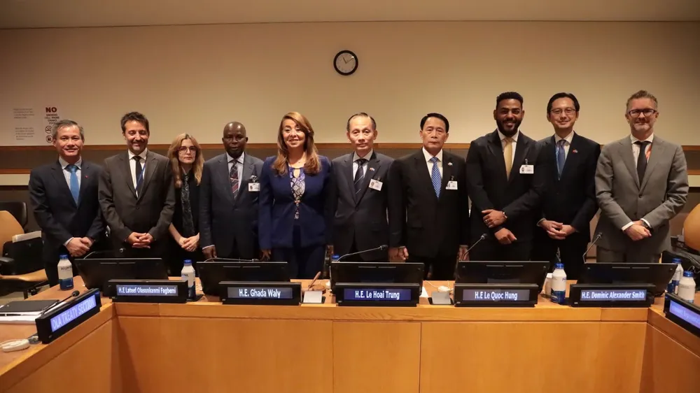 Đại diện phái đoàn Việt Nam và quốc tế. Ảnh: Bộ Ngoại giao Việt Nam giới thiệu Lễ mở ký Công ước Hà Nội tại Tuần lễ cấp cao Đại hội đồng Liên hợp quốc Khóa 80