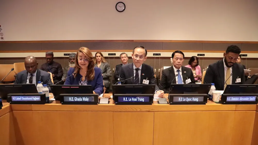 Đoàn Việt Nam và Phó Tổng thư ký Liên hợp quốc. Ảnh: Bộ Ngoại giao 2309CUHN1.jpg