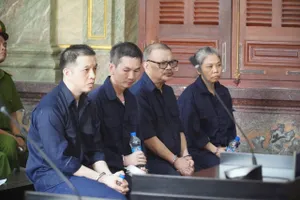 Tuyên án 7 cựu cán bộ vụ biến nhà đất công thành của tư nhân