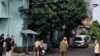 Cháy căn nhà ở phường Phú Thọ Hòa, vợ chồng lớn tuổi may mắn thoát nạn