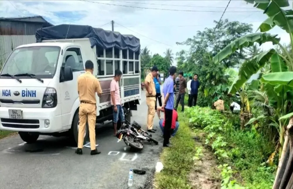 Hiện trường vụ tai nạn giao thông ở Vĩnh Long khiến nữ sinh tử vong