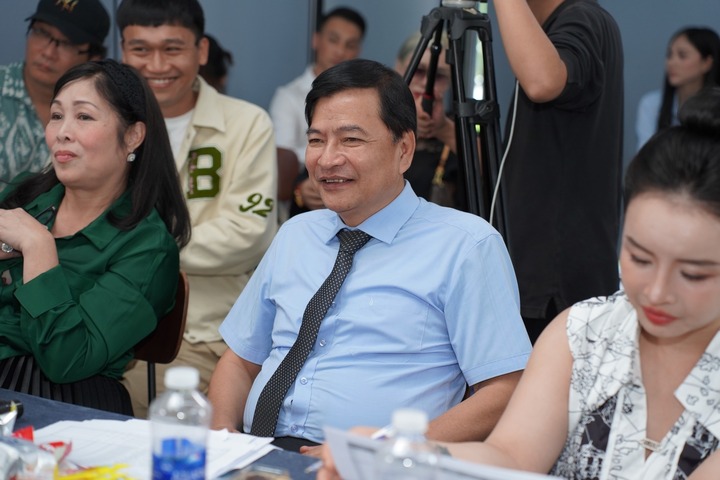 'Vua hề chèo' từng chẳng có xu dính túi, U70 vẫn đắt show, sống an nhàn bên vợ 2 - Ảnh 4.