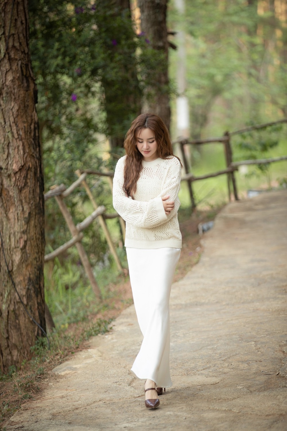 Vy Oanh cham trai tim khan gia trong MV ballad