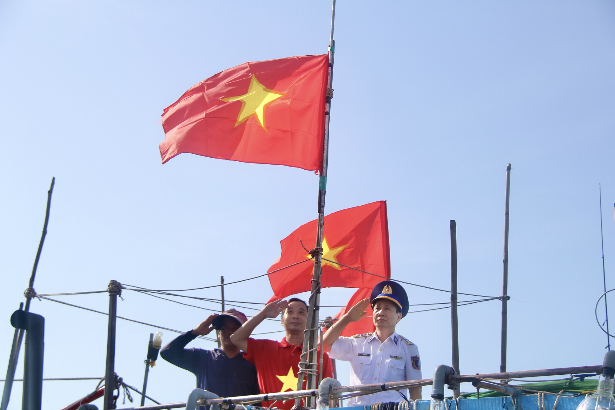 Cuộc thi viết về chủ quyền: Xây dựng thế trận lòng dân trên biển - Ảnh 1. Cuộc thi viết về chủ quyền: Xây dựng thế trận lòng dân trên biển - Ảnh 1.