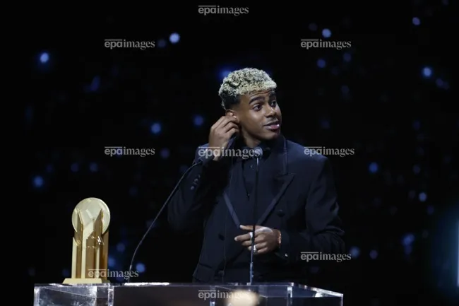 Yamal lập cú đúp Kopa Trophy ở giải thưởng Quả bóng vàng 2025. Ảnh: EPA. Quả bóng vàng