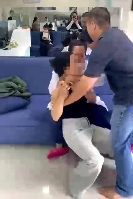 Yêu cầu phòng khám nha khoa có nhân viên hành hung người bệnh tạm ngưng hoạt động - Ảnh 1.