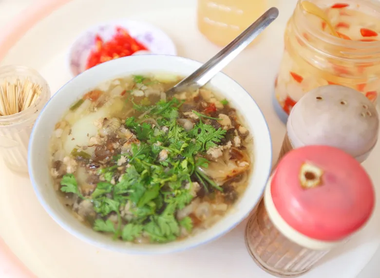 Món bánh đúc nóng hấp dẫn 