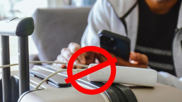 Luật hàng không, quy định cấm dùng pin sạc dự phòng trên máy bay