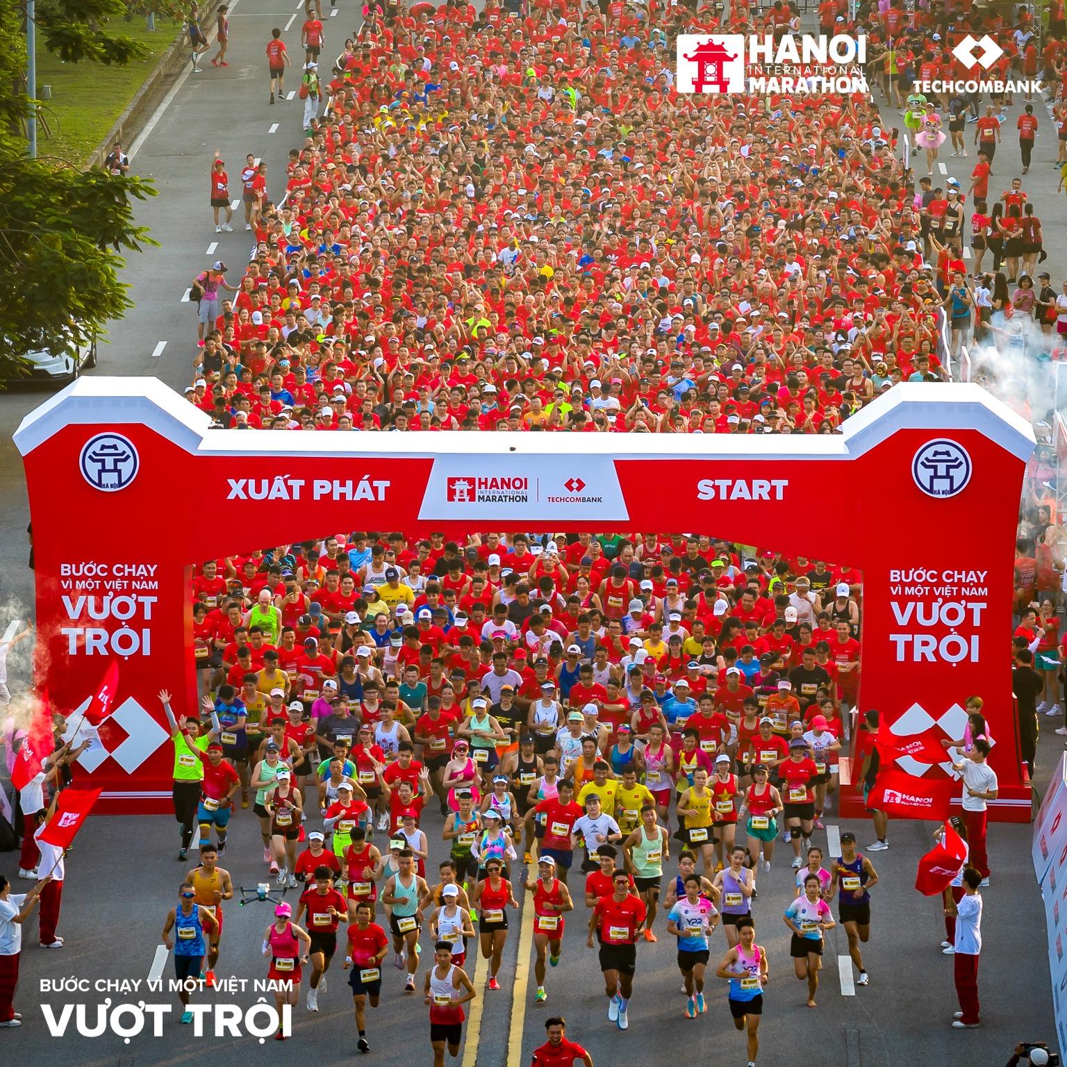 Khi Hà Nội hóa “đường chạy khổng lồ”: 13.000 runner cùng bứt phá giới hạn tại Marathon Quốc tế Hà Nội Techcombank 2025- Ảnh 1.