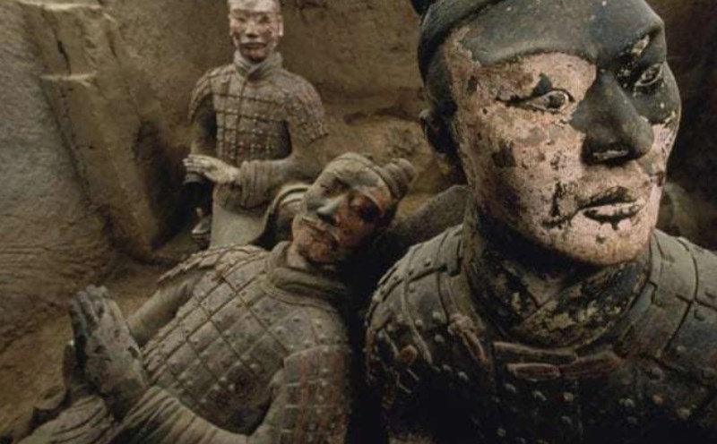 Khi khai quật đội quân đất nung trong lăng Tần Thuỷ Hoàng, chuyên gia đã phạm sai lầm lớn: 15 giây 