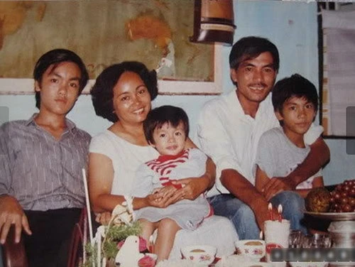 Tăng Thanh Hà và gia đình lúc nhỏ.