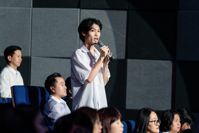 Em Nguyễn Văn Phúc, Ninh Bình, học sinh Học bổng kiến tạo 2024, đã dẫn dắt dự án Trang sách nối đời và đạt danh hiệu Đại sứ văn hóa đọc của tỉnh. Ảnh: Vinschool