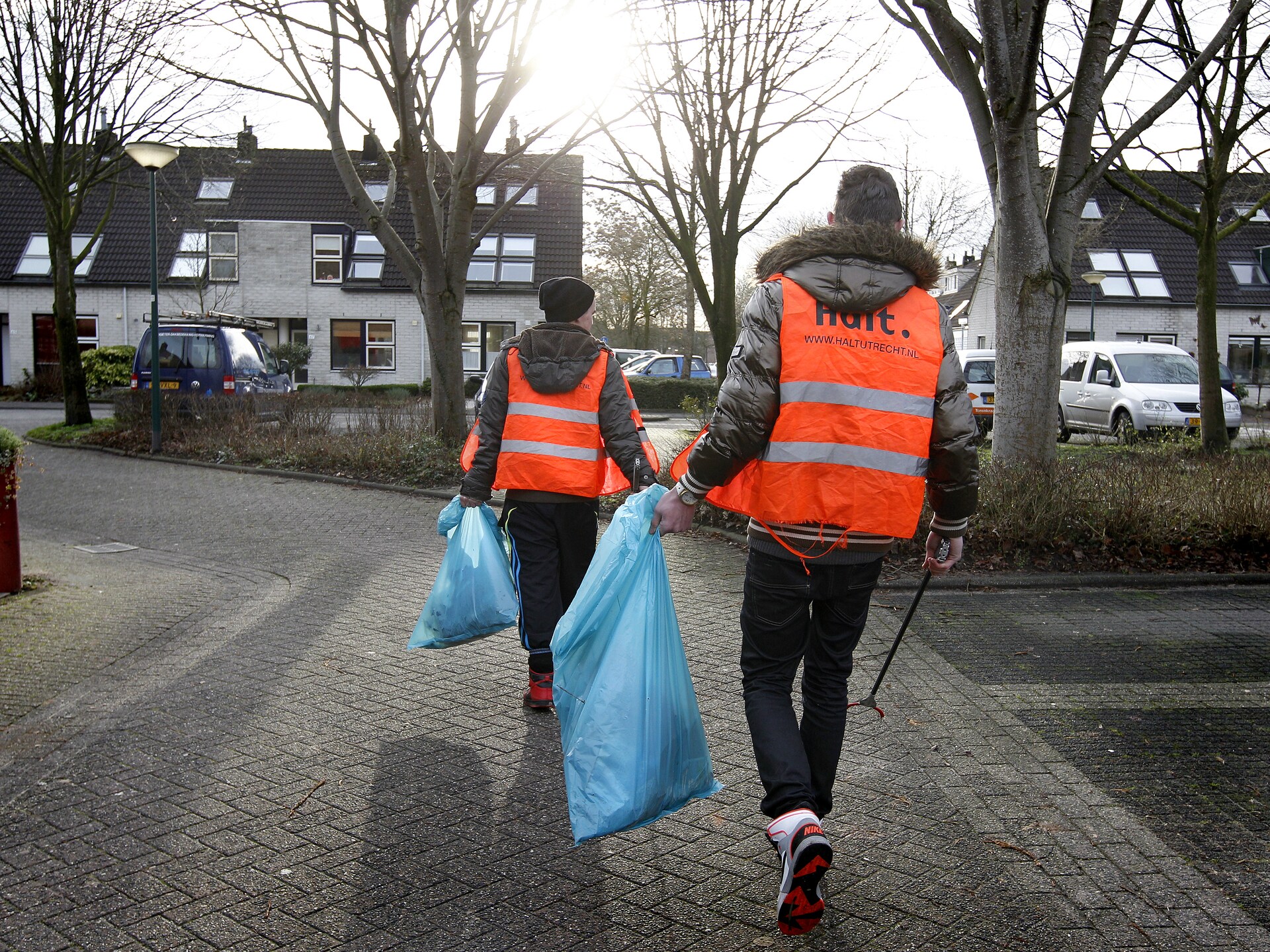 Cách nhiều nước dùng lao động công ích xử lý người vi phạm giao thông - Ảnh 2.