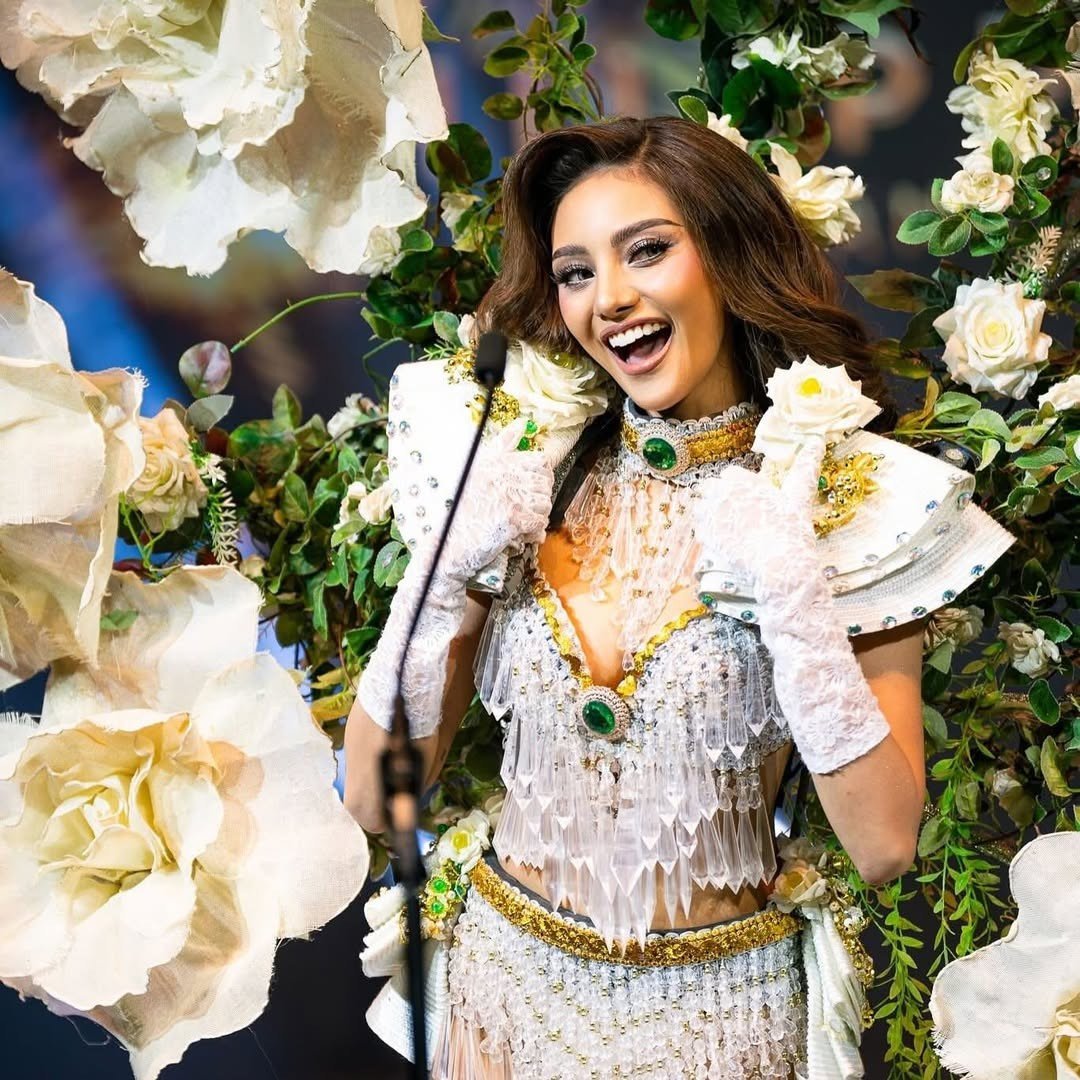 Trong đêm chung kết, Maria cũng nhận được giải thưởng Người mặc trang phục dạ hội đẹp nhất và giải Miss Kembot Studios.