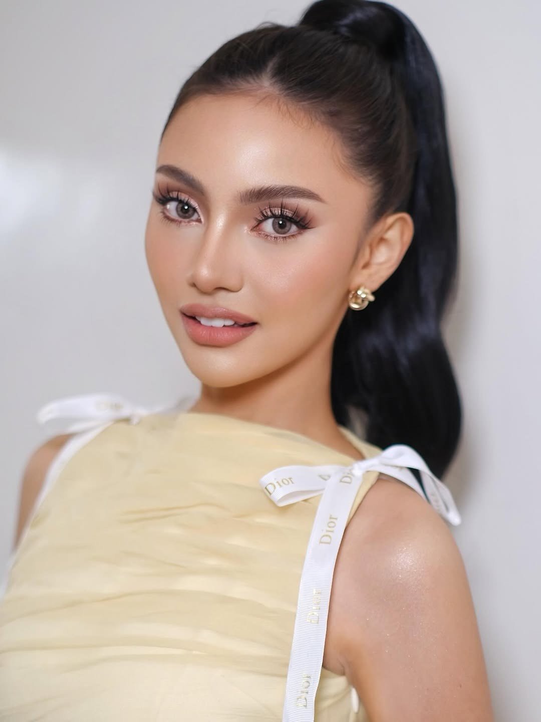 Trước đó, người đẹp Yllana Marie Aduana đăng quang danh hiệu Miss Fit Philippines 2021, sau đó giành ngôi vị Miss Earth Philippines 2023 và đại diện Philippines tham dự Hoa hậu Trái Đất 2023 tổ chức ở Việt Nam, giành ngôi Á hậu 1.